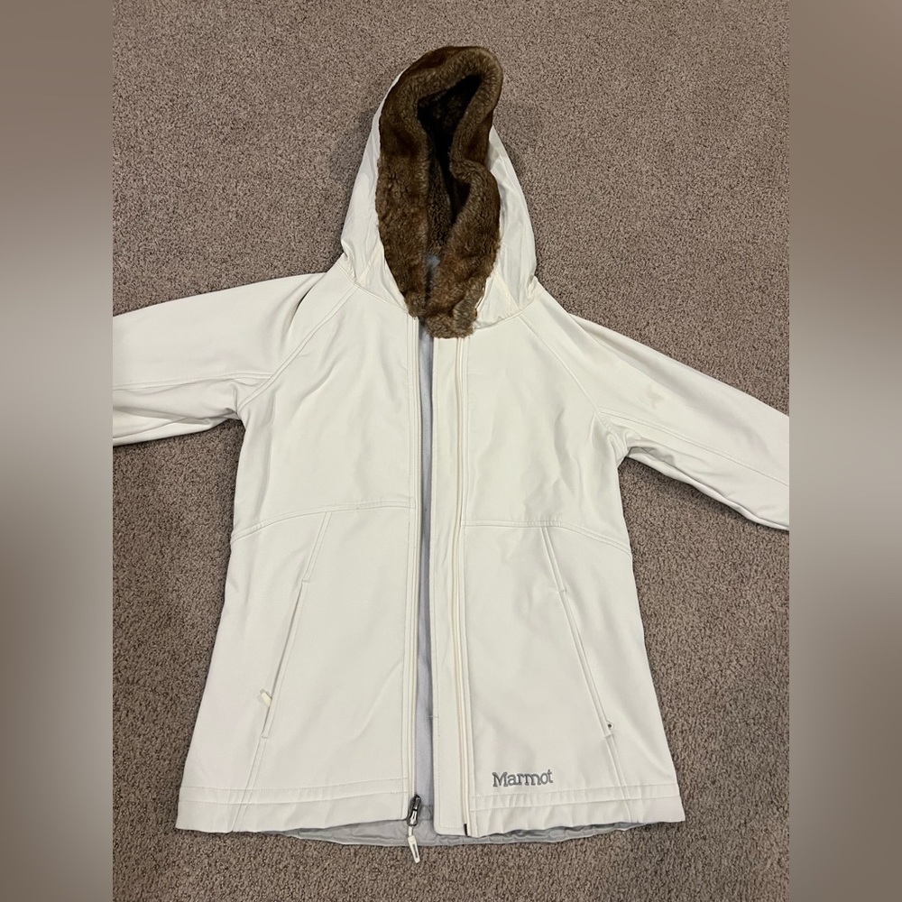 Marmot Women's Cream Ski Jacket with Faux Fur Trim